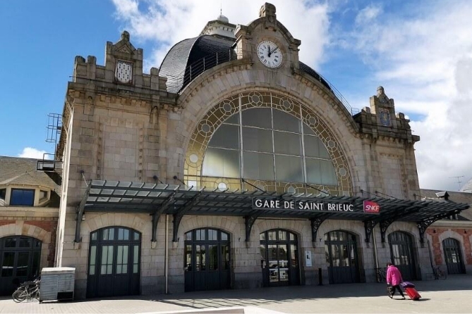Abaca Salome Parquet Gare De Saint Brieuc